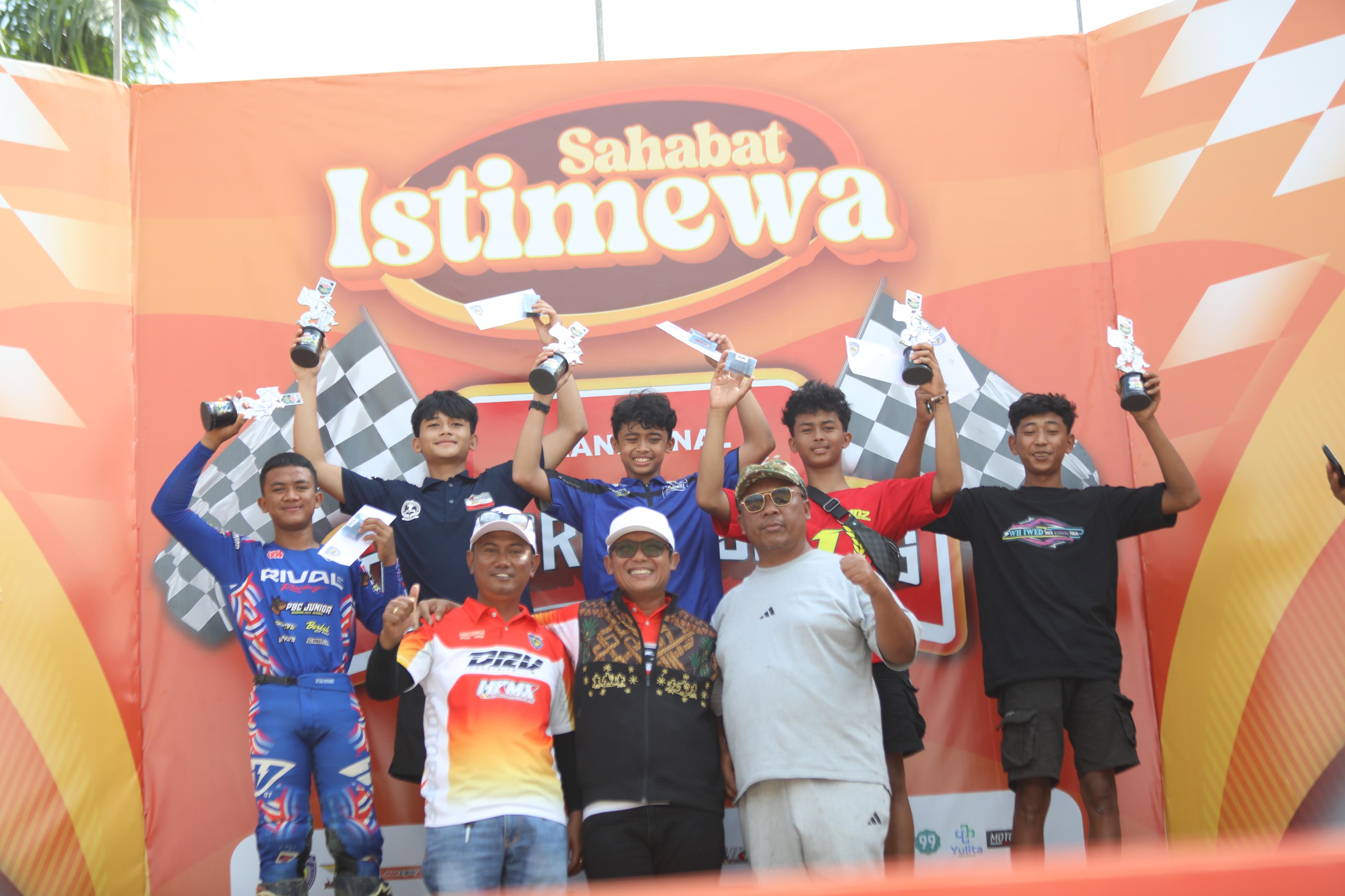 Bupati dan Wabup Lamteng Ardito Hadiri Grand Final Grasstrack & Motocross Motorance 2025