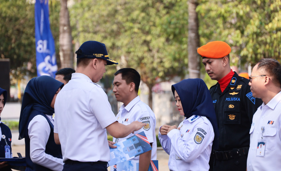 HUT ke-81 KAI, Daop 6 Yogyakarta Gelar Upacara dan Beri Penghargaan Pegawai