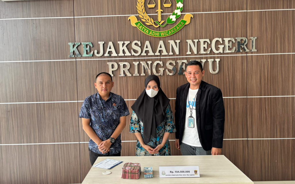 Kejari Pringsewu Terima Titipan Uang Korupsi Bimtek Aparatur Desa 2024