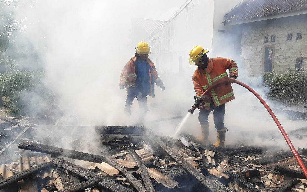 Kelalaian Saat Memasak, Rumah di Metro Timur Hangus Dilalap Api