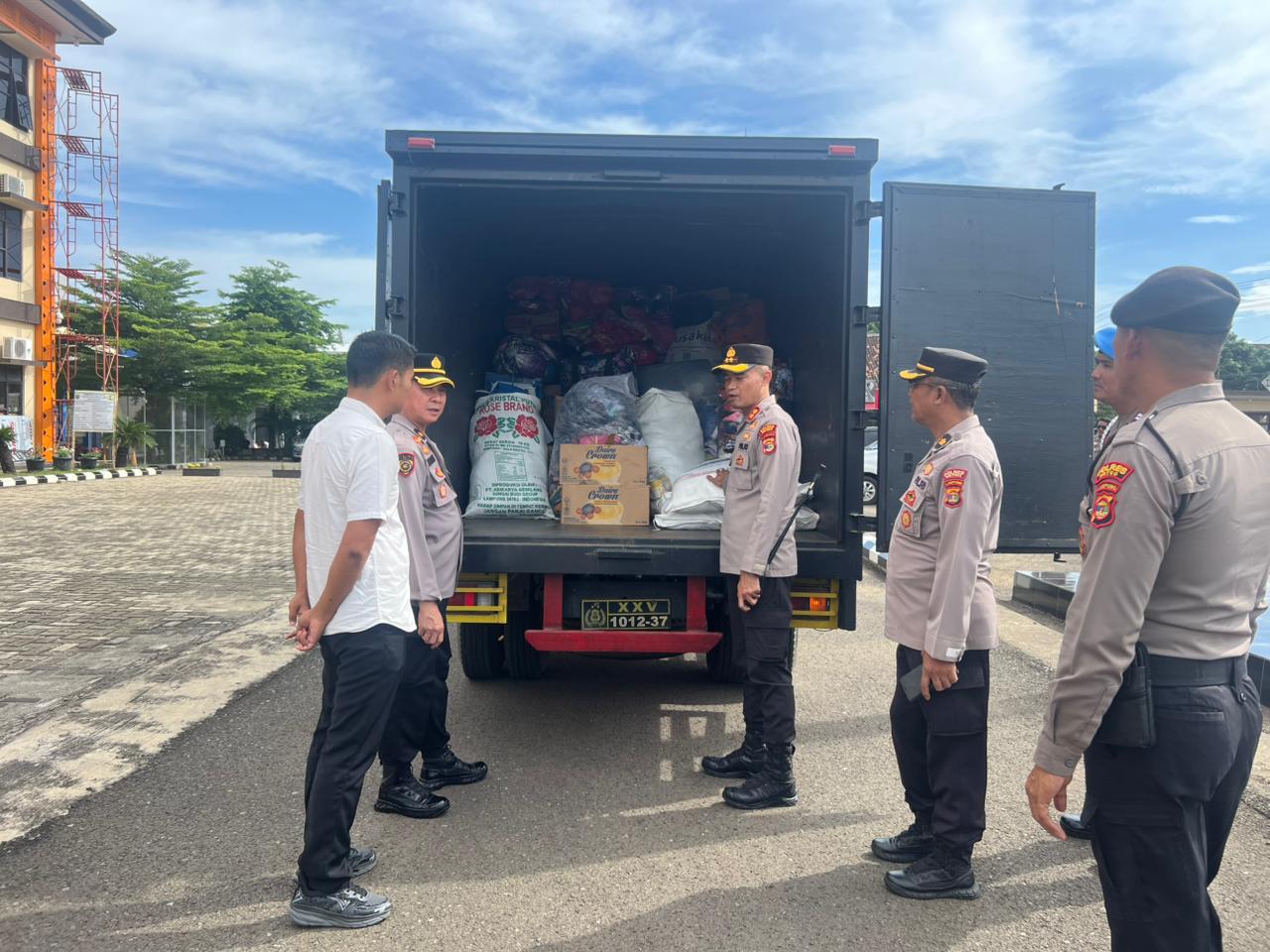 Peduli Sesama, Polres Metro Kirim Bantuan untuk Korban Bencana di Sumatera