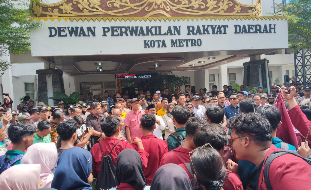 Gelar Aksi Demo Gedung DPRD Metro, IMM Desak Pemkot dan DPRD Tindaklanjuti Isu Sampah hingga Dana BOS