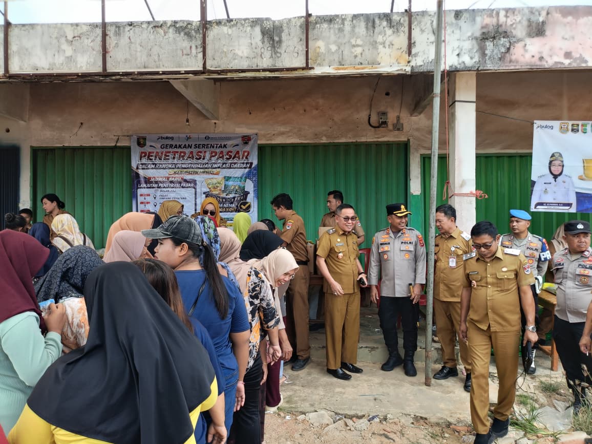 Polres Mesuji Salurkan Beras SPHP dan Sembako Murah untuk Warga Gedung Ram