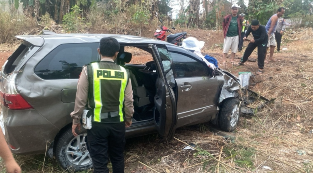Toyota Avanza Masuk Rawa di Kotabumi, Polisi Temukan Tas Berisi Timbangan Digital dan Diduga Sabu