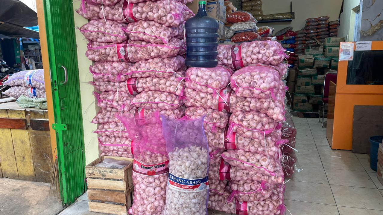  Harga Bawang Merah Melonjak di Pasar Nuban Metro
