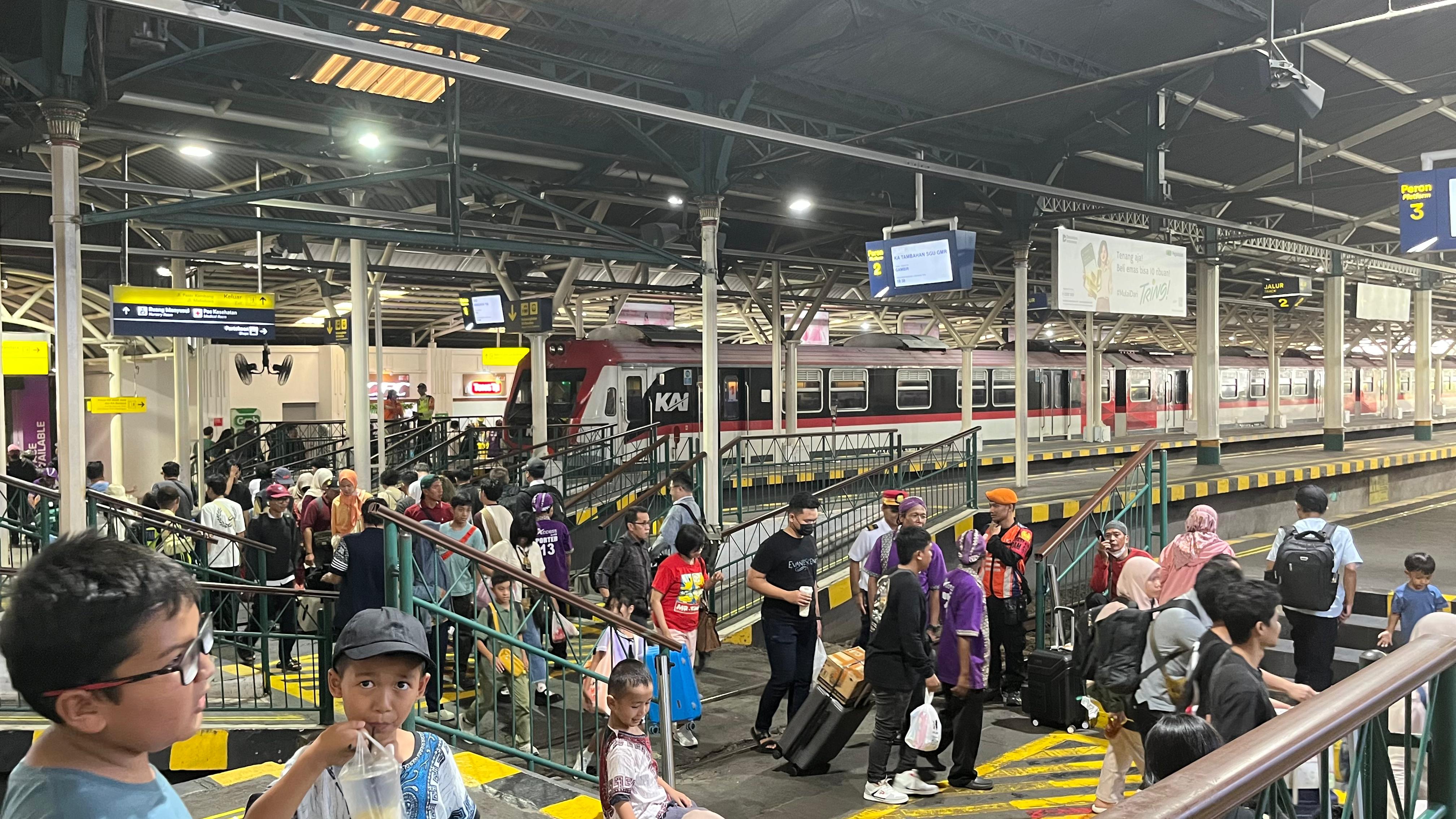 Hari Pertama Long Weekend Paskah, 36.544 Penumpang Padati KA Daop 6 Yogyakarta