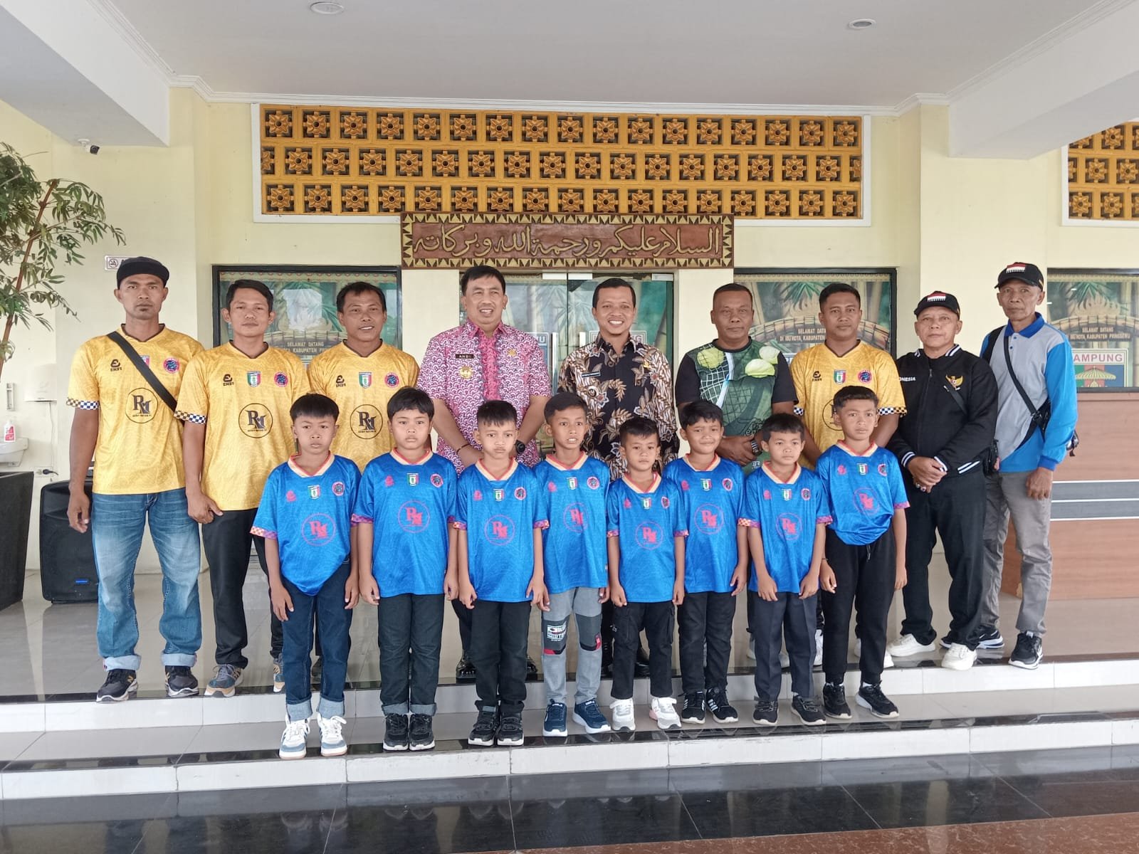 Bupati Pringsewu Lepas SSB Bintang Muda Purwodadi ke Kejurnas Sepakbola U-10 2025