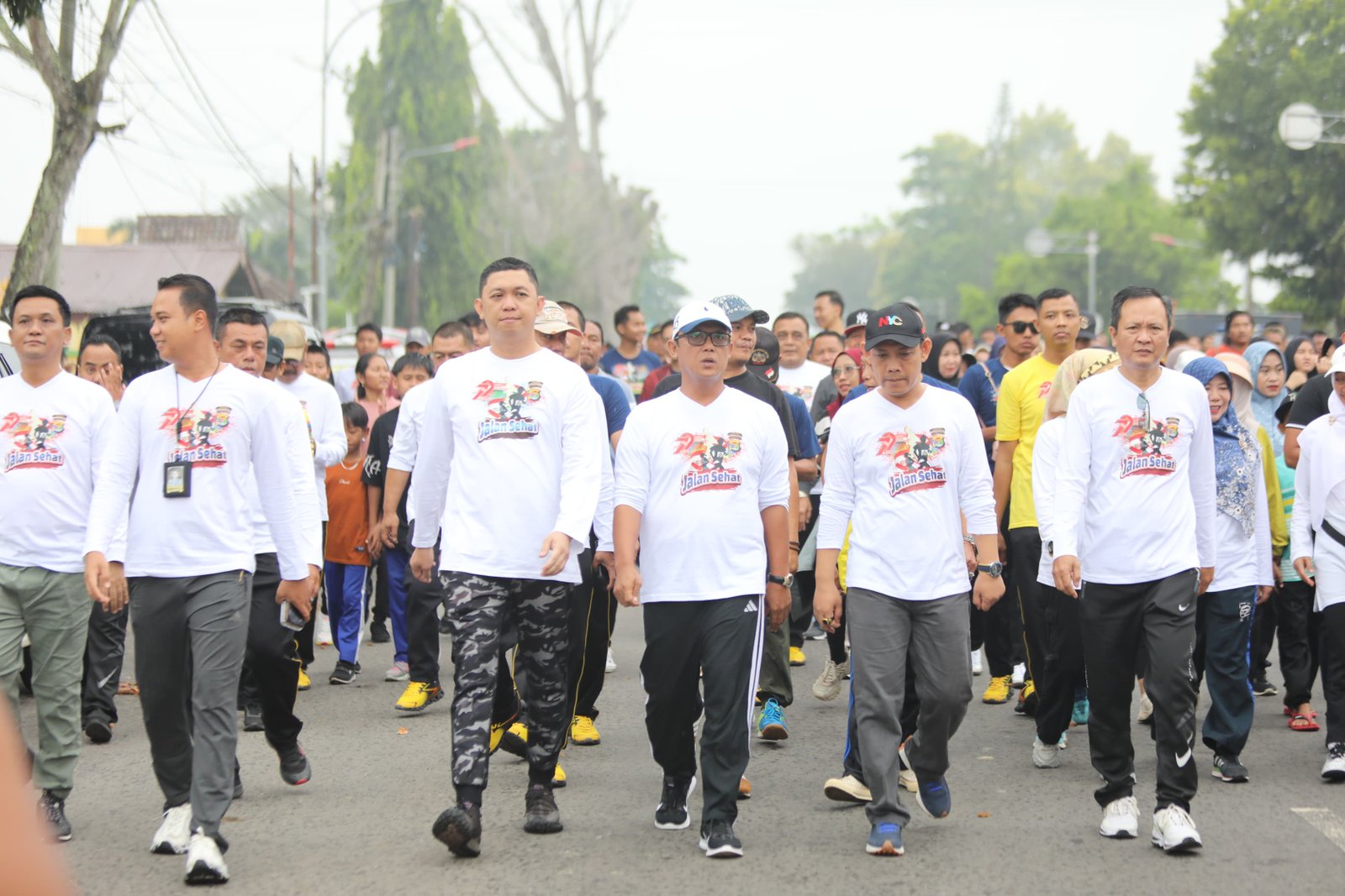 Bupati Ardito Hadiri Jalan Sehat Peringati Hari Bhayangkara ke-79 di Lampung Tengah