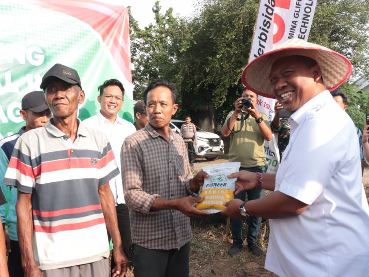 Dukung Ketahanan Pangan Nasional, Wabup I Komang Koheri Pimpin Penanaman Jagung Serentak di Lampung Tengah