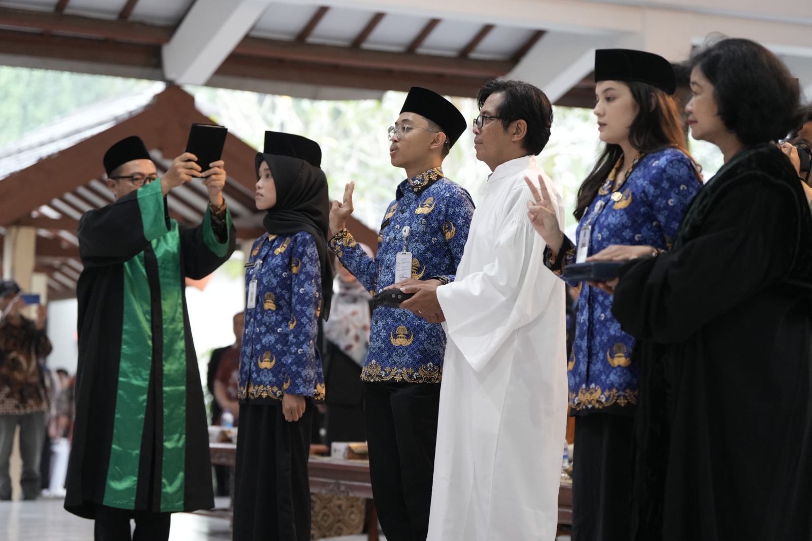 Bupati Harda Kiswaya Serahkan SK, 144 CPNS Sleman Naik Status Jadi PNS