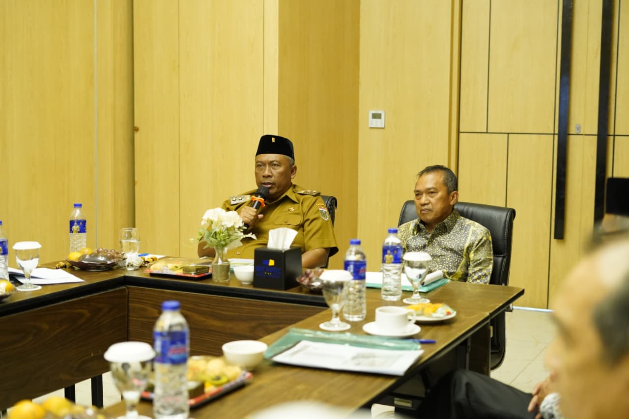 Plt. Bupati Lamteng Tekankan Tata Kelola Profesional di RUPS LB BPRS Rajasa