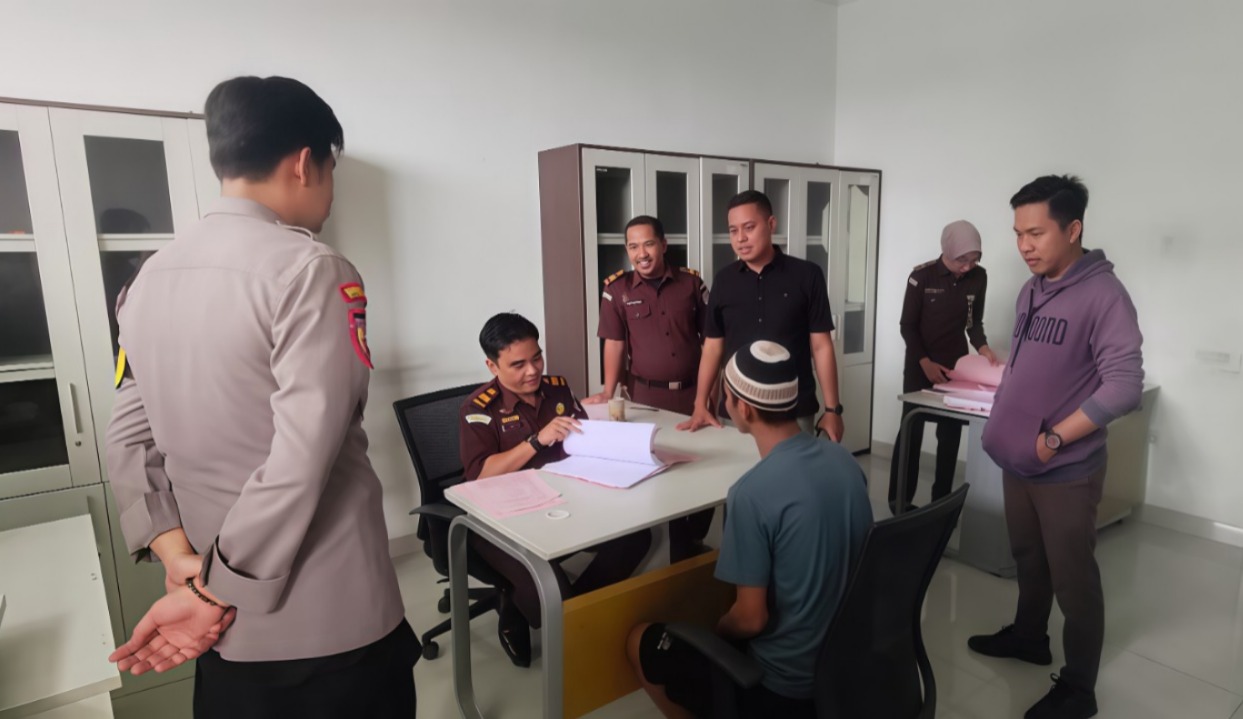 Tersangka Pencurian Mobil di Pringsewu Resmi Dilimpahkan ke Kejaksaan