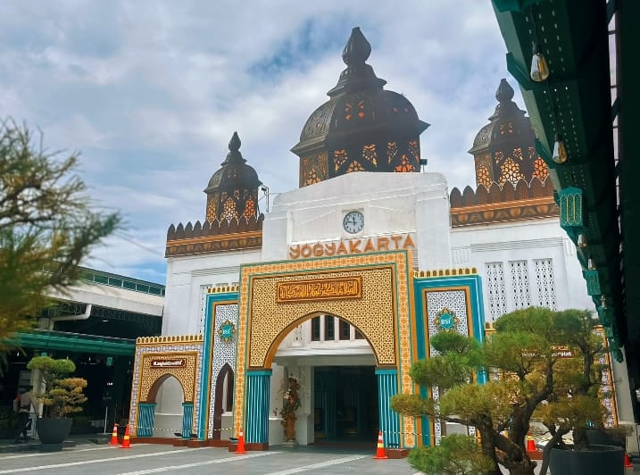 Stasiun Yogyakarta Hadirkan Dekorasi Ramadan Sambut Mudik 2026