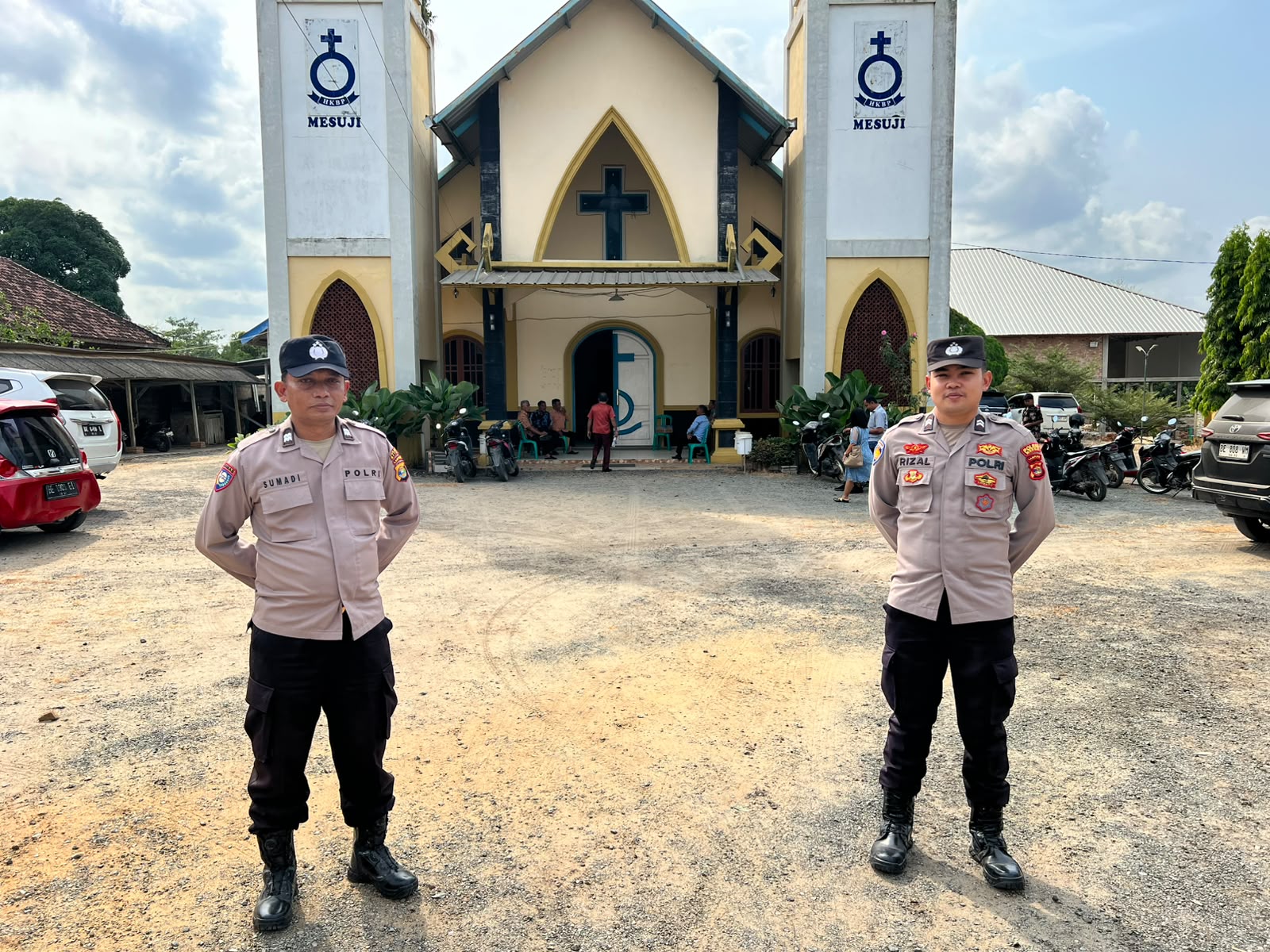 Jaga Kamtibmas, Personil Siaga Kompi III Polres Mesuji Perketat Pengamanan Tempat Ibadah Umat Kristiani