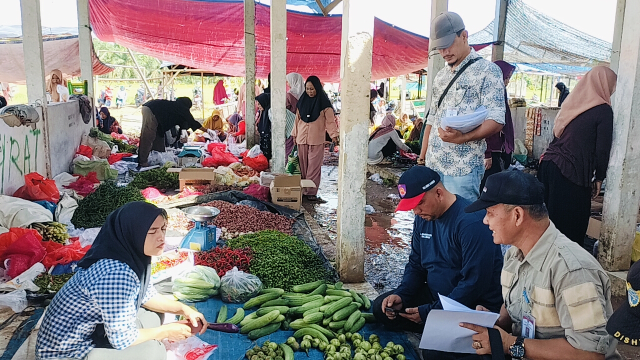 Kadis Koperindag Mesuji Turun Langsung Sosialisasikan Tarif Sewa Kios di Pasar Rakyat Panggung Jaya