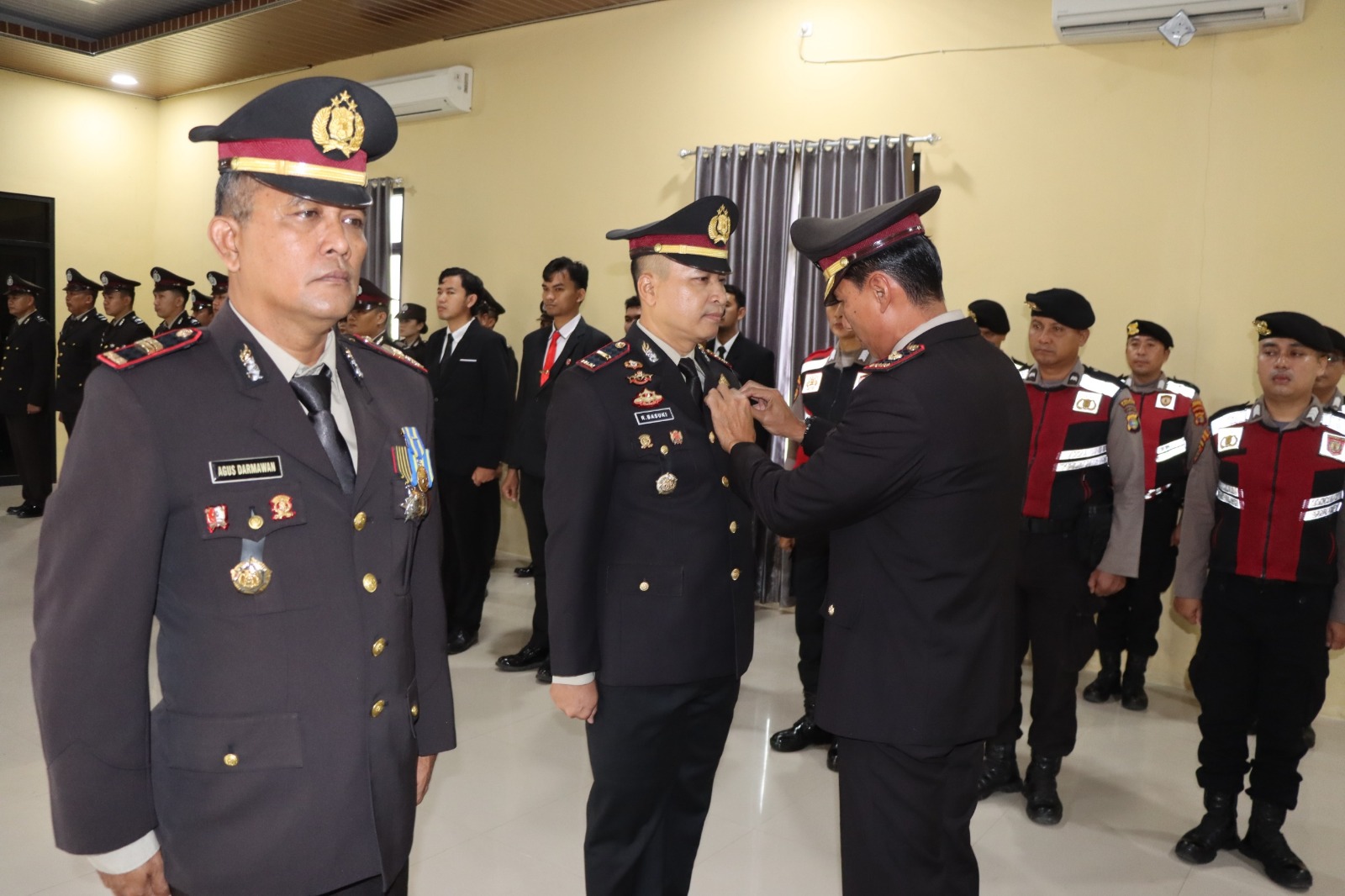  Pengabdian Puluhan Tahun, Personel Polres Pringsewu Terima Tanda Kehormatan Satya Lencana