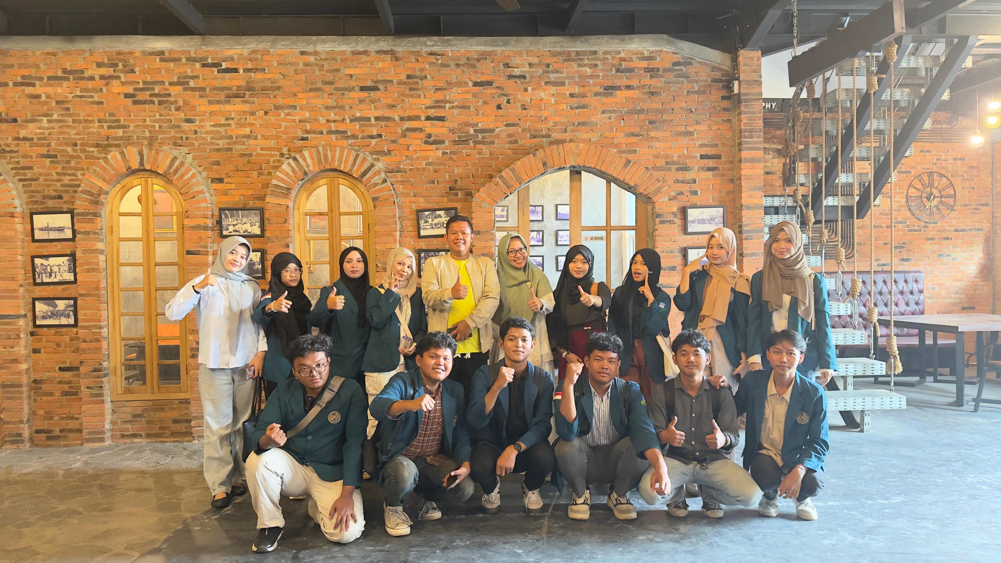 Mahasiswa PBI UM Metro Perdalam Wawasan Jurnalistik Lewat Kunjungan ke Radar Metro