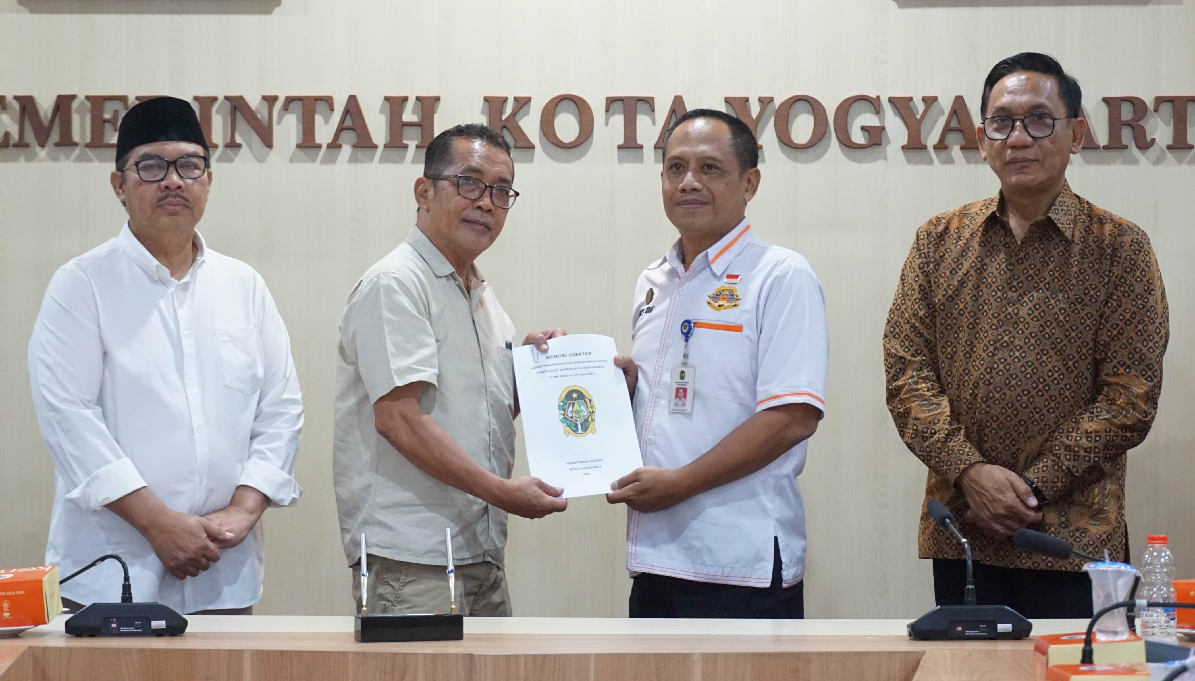 Serahkan Memori Jabatan kepada Tiga Plt, Hasto Pastikan Program OPD Tetap Berjalan