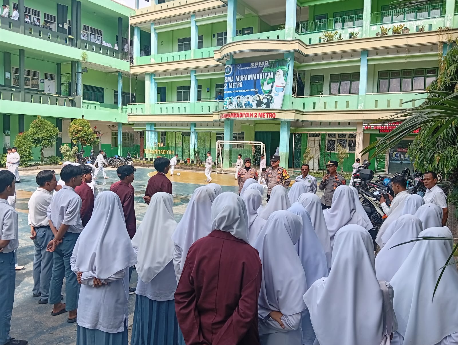 Sambangi Sekolah, Polsek Metro Pusat Gencarkan Pembinaan FKPM dan Literasi Digital Gen Z