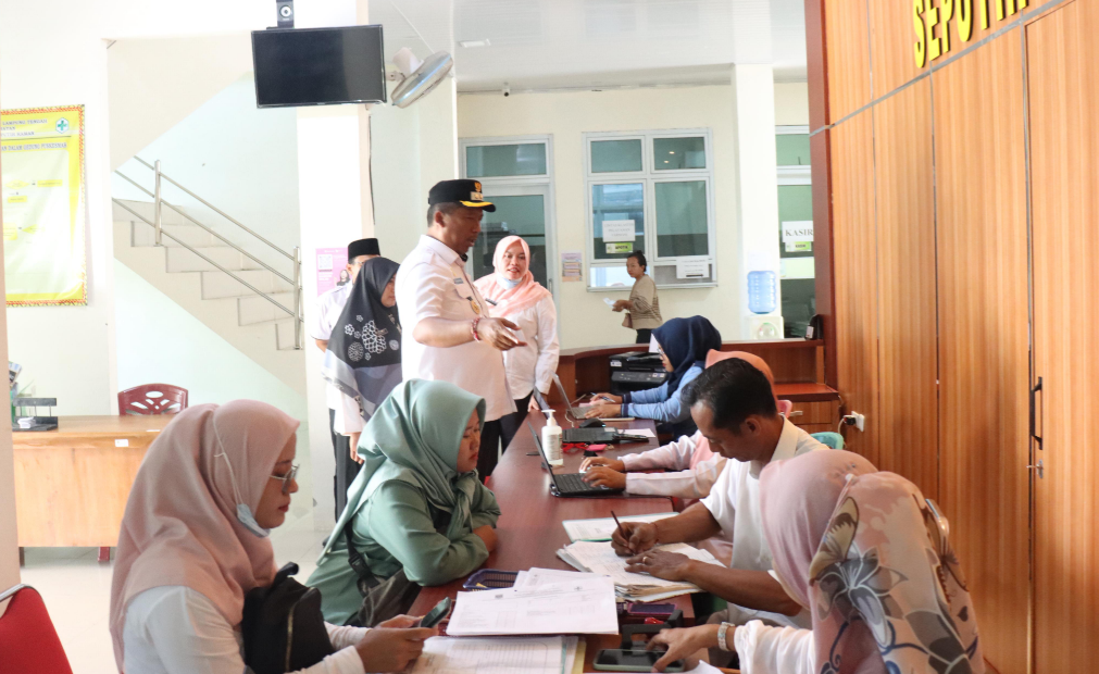 Wakil Bupati Lampung Tengah Sidak Puskesmas Seputih Raman, Pastikan Kualitas Pelayanan