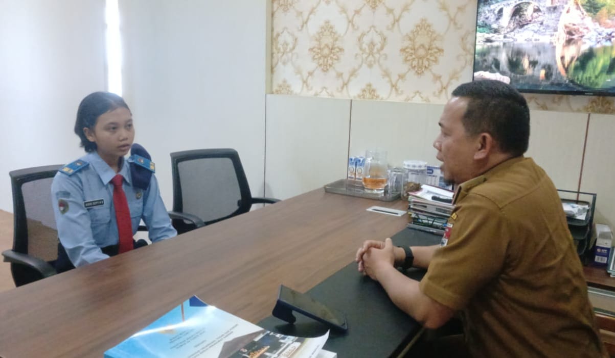 Siswi Taruna Nusantara Wawancarai Sekda Mesuji, Begini Pesannya