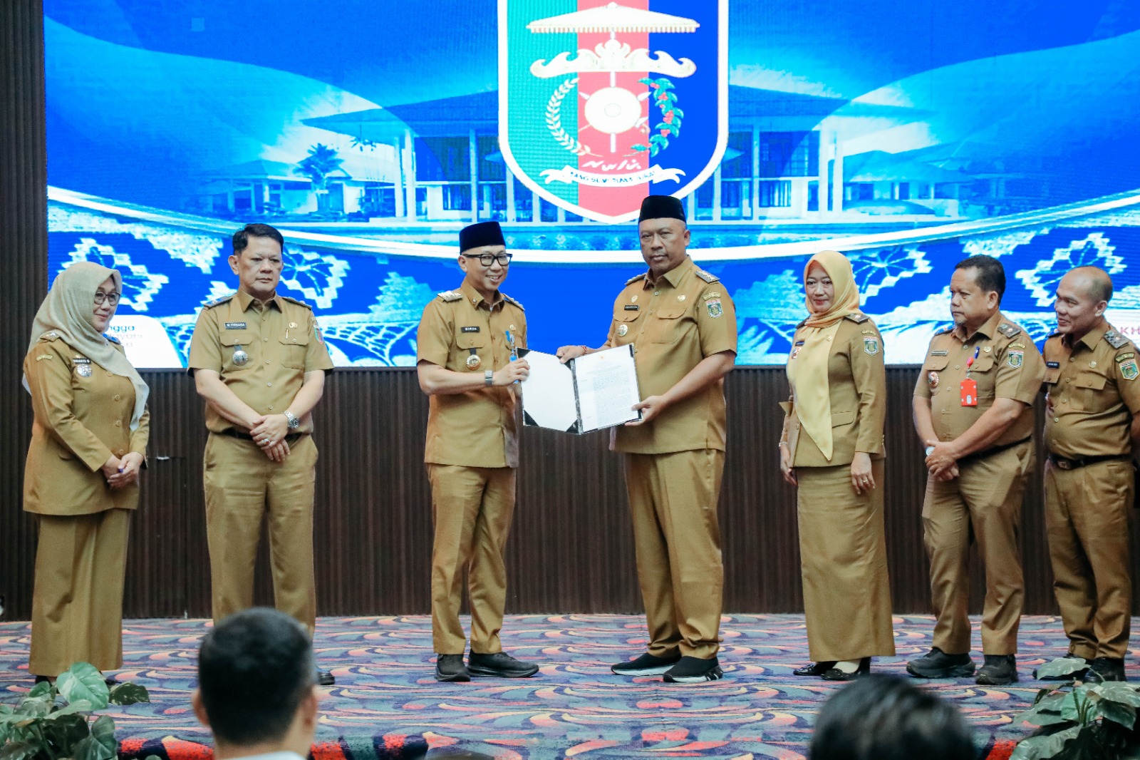 Serahkan SK Plt Bupati Lampung Tengah, Gubernur Lampung Tekankan Pelayanan Publik