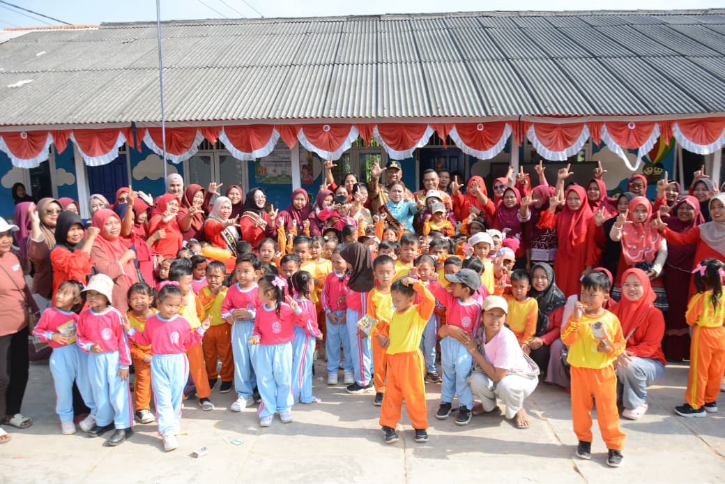 Peringati Hari Anak Nasional 2026, Plt Bupati Lampung Tengah Kunjungi TK Satu Atap Mataram Udik