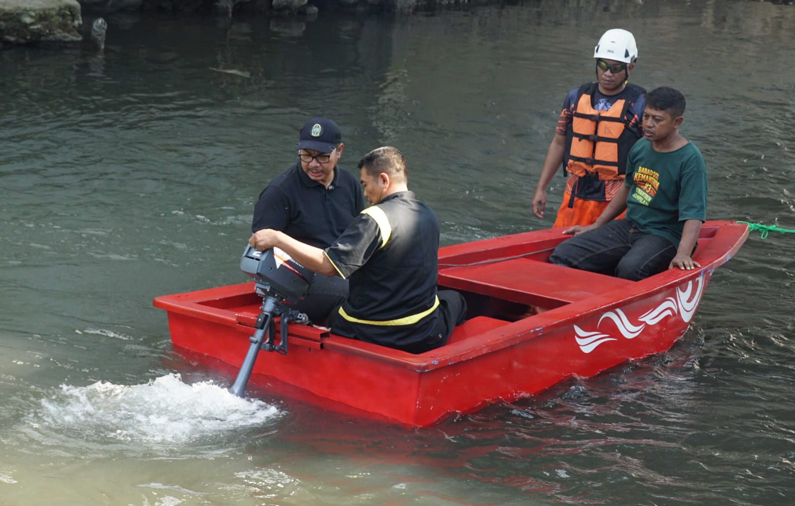 Wali Kota Yogyakarta Uji Coba Perahu Patroli untuk Kebersihan Sungai Winongo