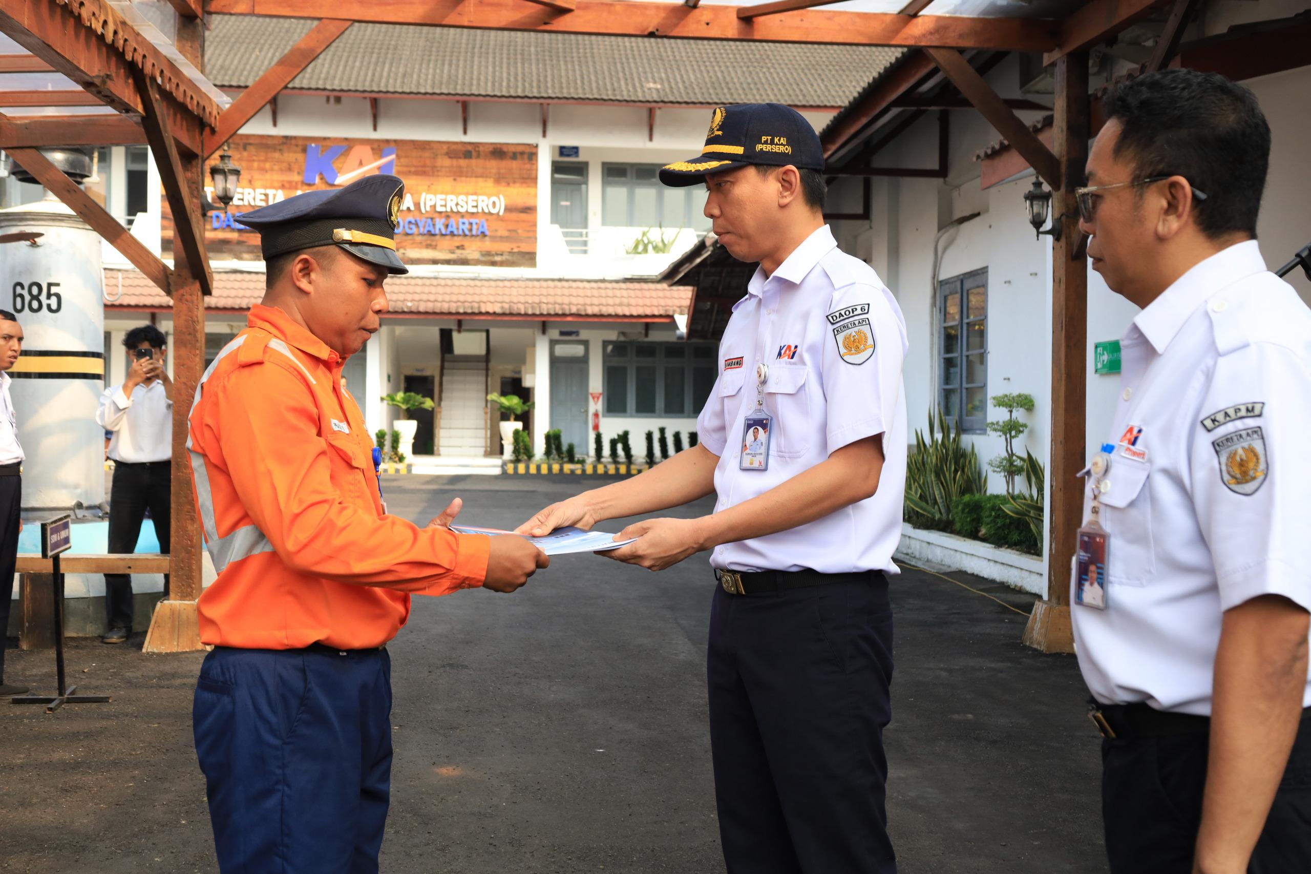 Cegah Kecelakaan di Rel, PJL Purwono Prasetyo Dapat Apresiasi dari KAI Daop 6