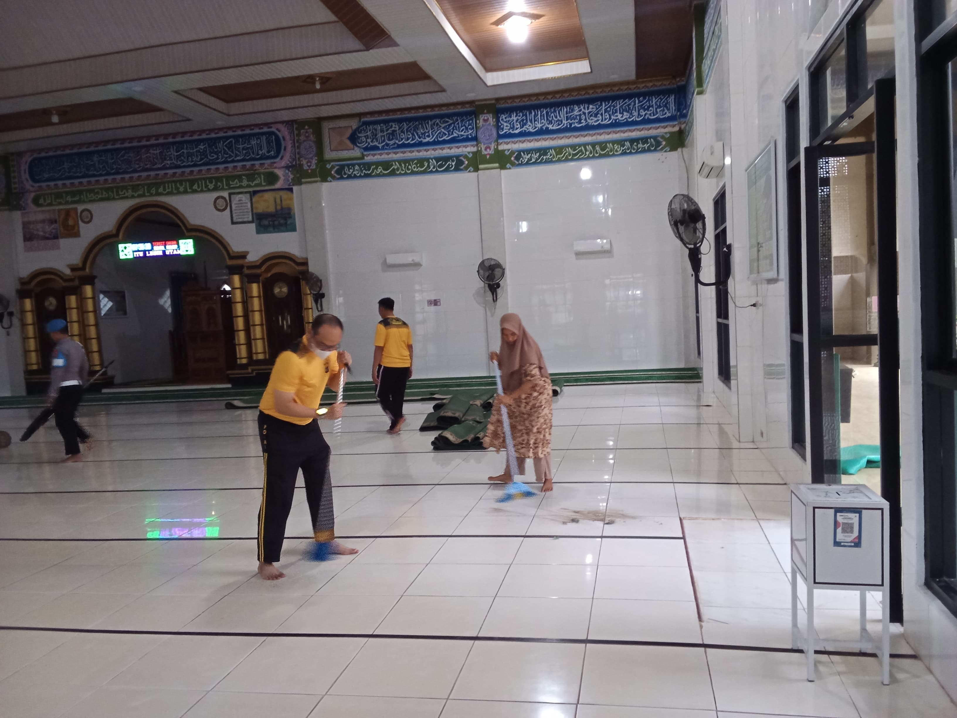 Sambut Hari Bhayangkara ke-80, Polres Mesuji Bersihkan Tempat Ibadah