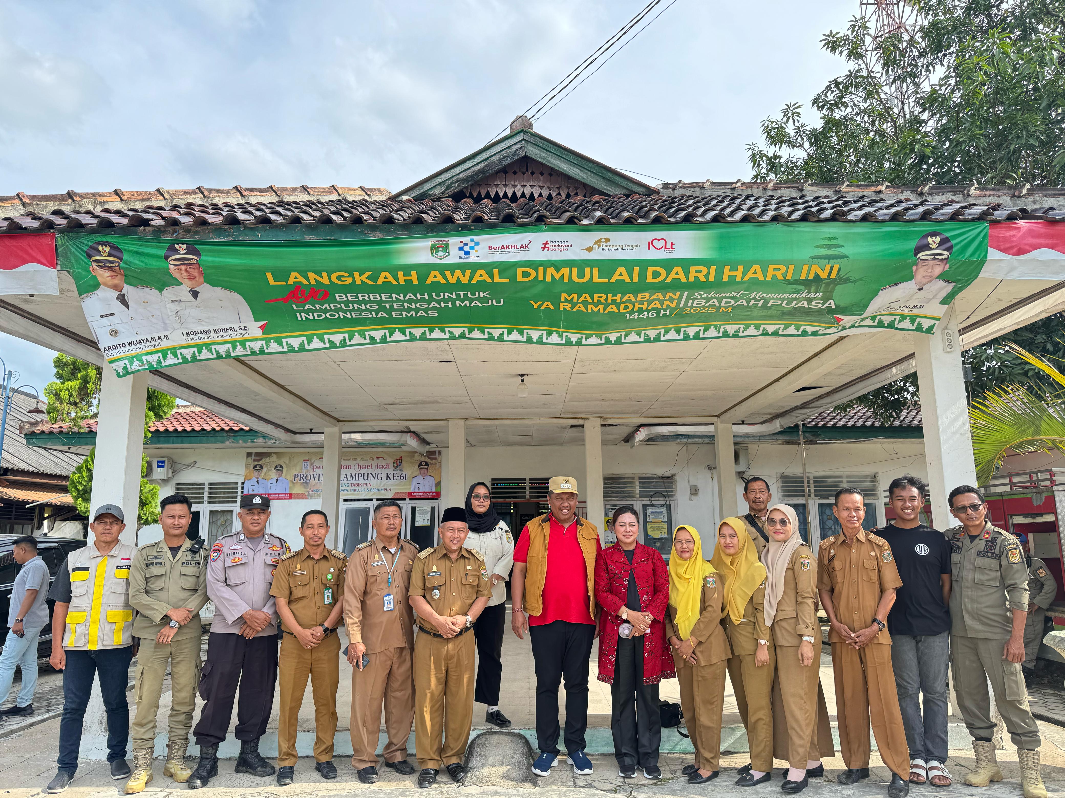 Pastikan Pelayanan Optimal Jelang Mudik, Wabup Lamteng Sidak Puskesmas dan Kantor Kecamatan Seputih Banyak