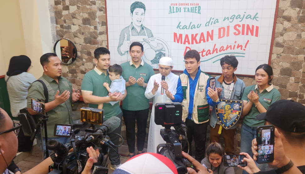 Aldi Taher Resmi Buka Cabang Kedua Ayam Goreng Basah di Cempaka Putih Jakarta