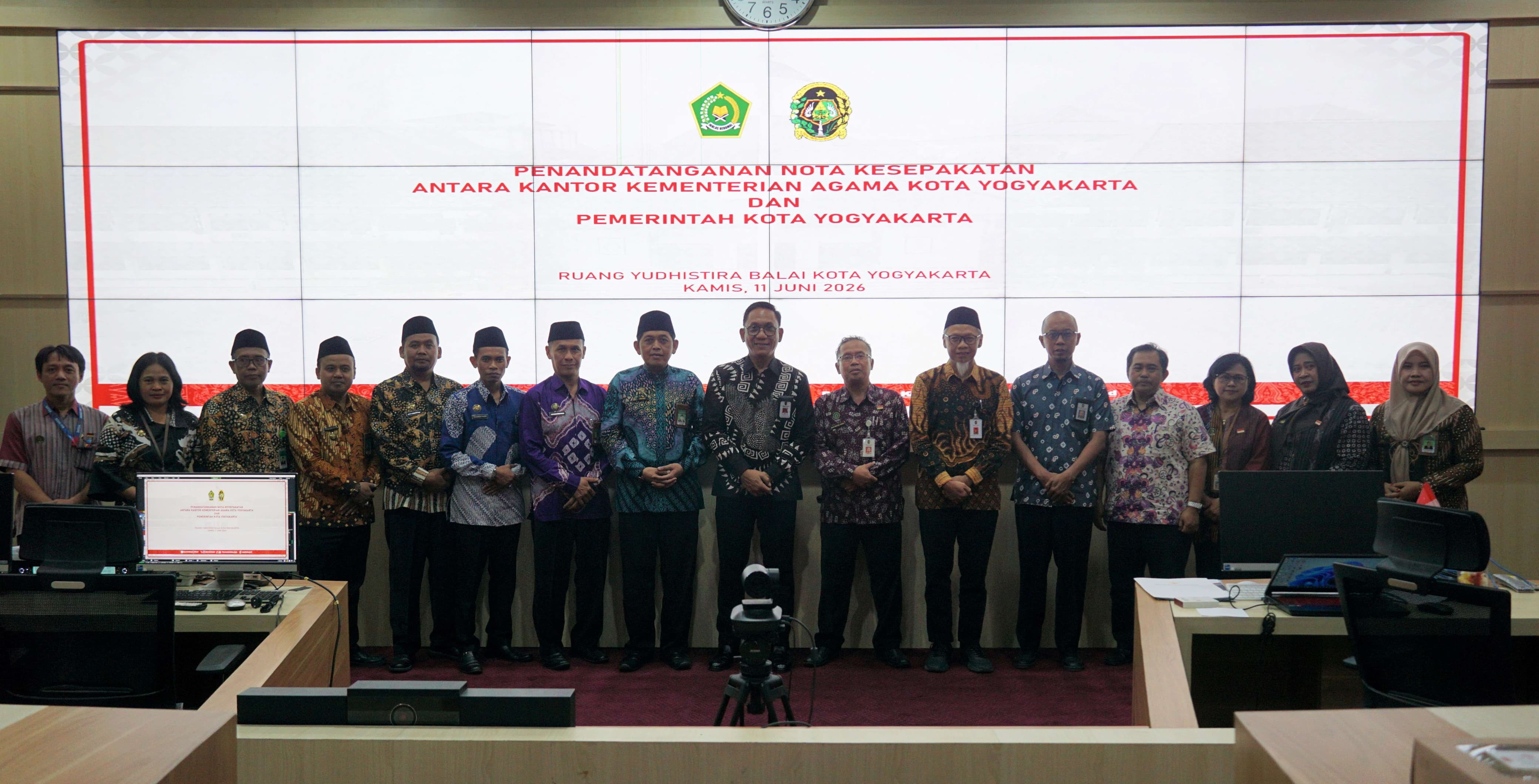 Ribuan Warga Ikuti Aksi Ngepel Malioboro, Pemkot Yogya Dorong Budaya Bersih Lingkungan