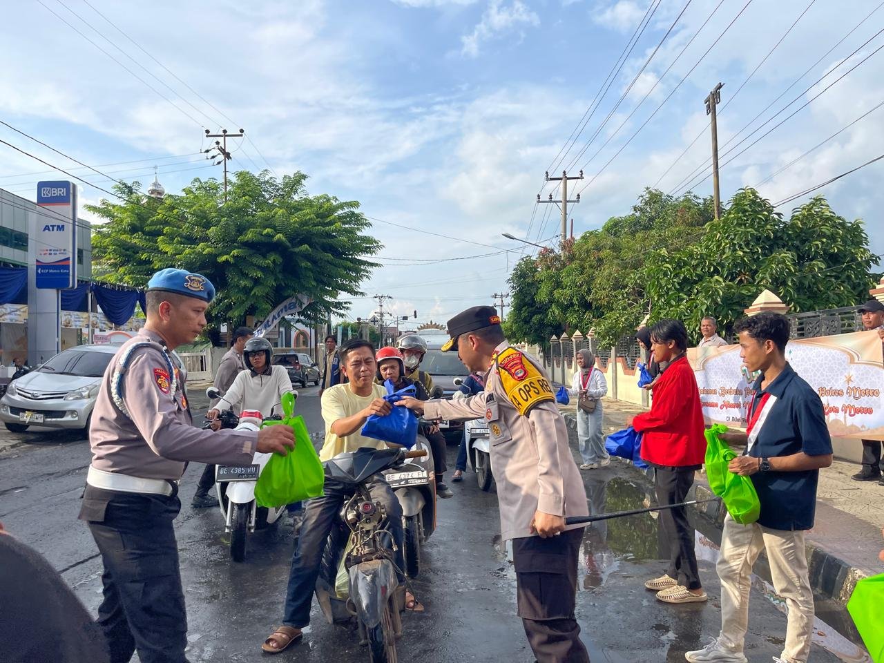 Ratusan Takjil Dibagikan Polres Metro, Wujudkan Ramadan Penuh Berkah