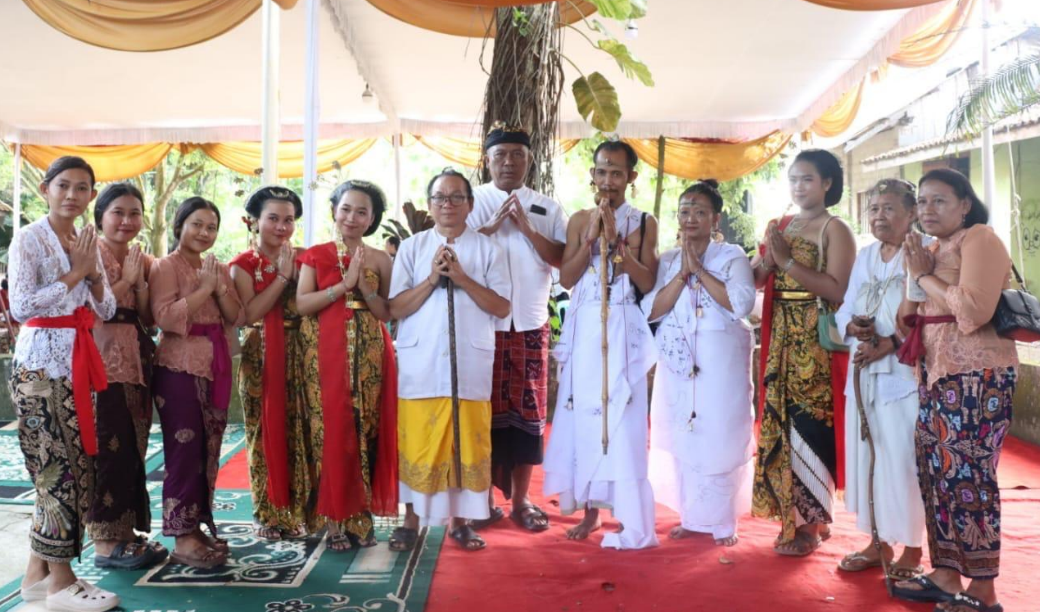 Prosesi Dwijati di Pedepokan Banyu Bening, Wabup Lamteng Sampaikan Pesan Kerukunan Umat