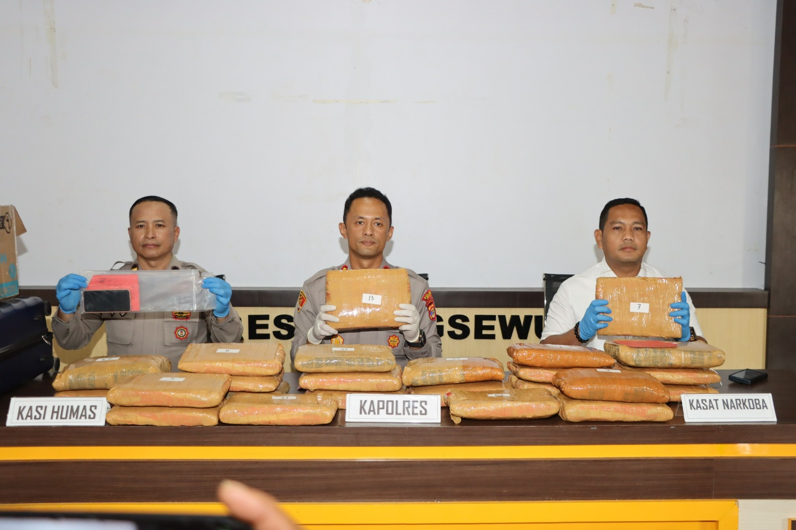 Polres Pringsewu Amankan 24 Kg Ganja, Kurir Lintas Provinsi Asal Sumatera Utara Ditangkap