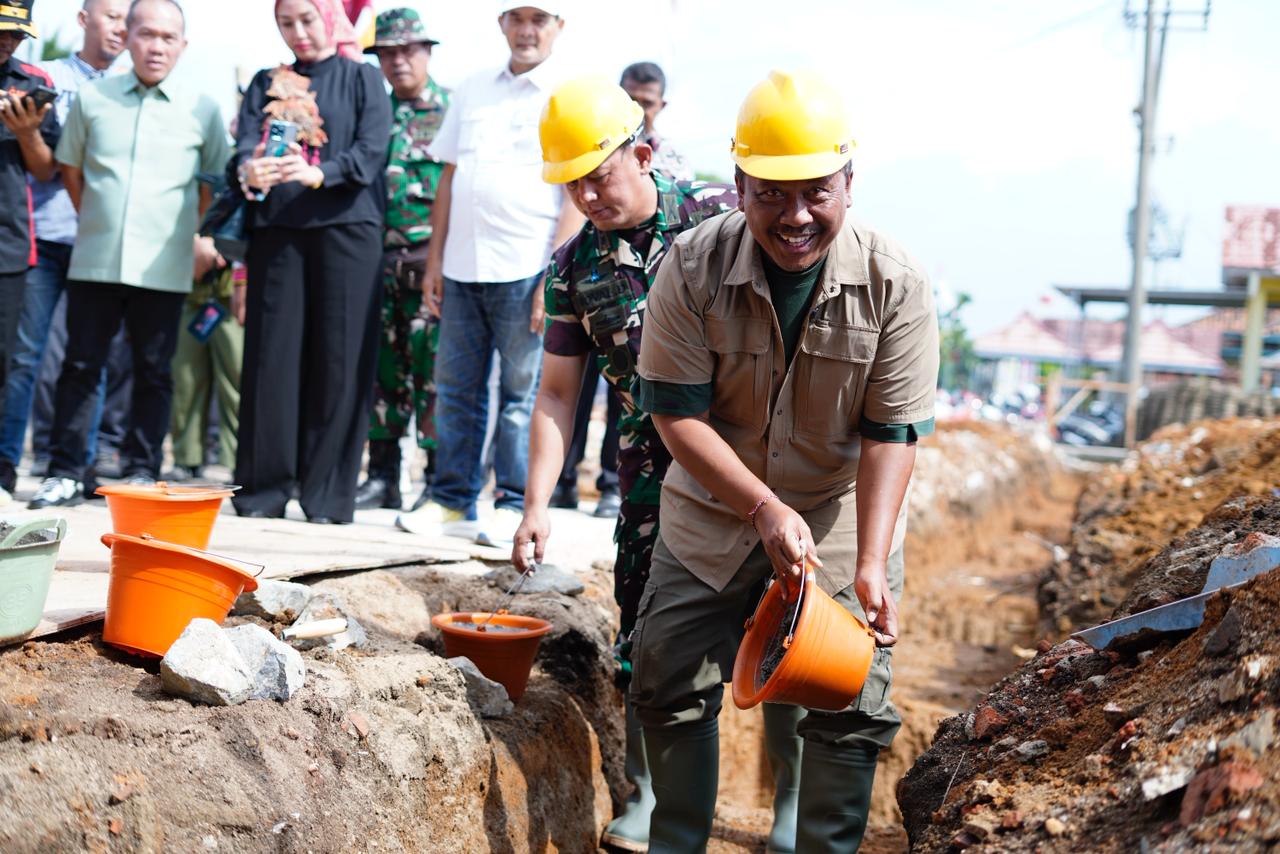 Plt Bupati I Komang Koheri dan Dandim 0411/KM Mulai Pembangunan KDMP di Bangunrejo