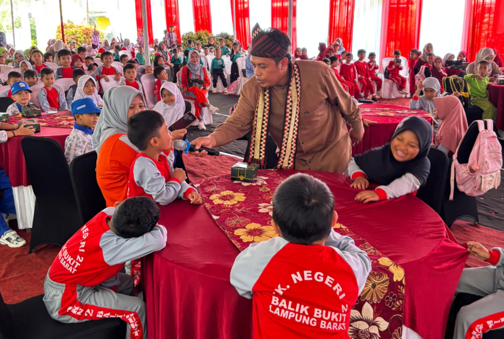 Festival Literasi Nasional Lampung Barat Dimeriahkan Pendongeng Asal Metro