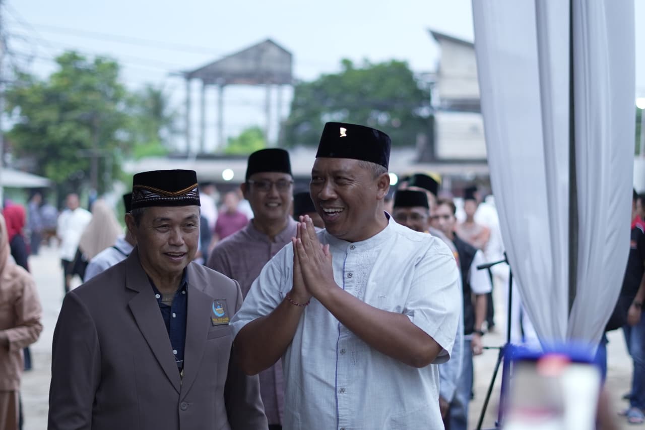 Pemkab Lampung Tengah Gelar Safari Ramadan di Way Pengubuan, Plt. Bupati I Komang Koheri Serahkan Bantuan Sosial