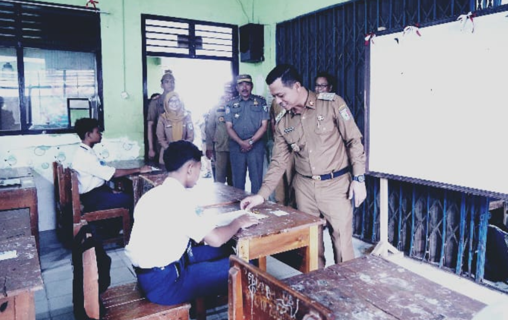 Bupati Riyanto Pamungkas Tinjau Kondisi Pendidikan di UPT SD 2 dan SMP 2 Pringsewu Timur