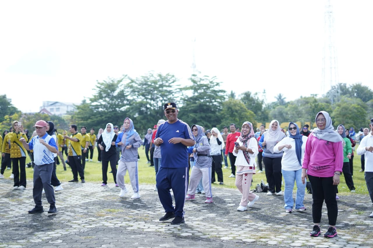 Plt Bupati Lampung Tengah Pimpin Apel dan Senam ASN, Tekankan Disiplin serta Pelayanan Prima