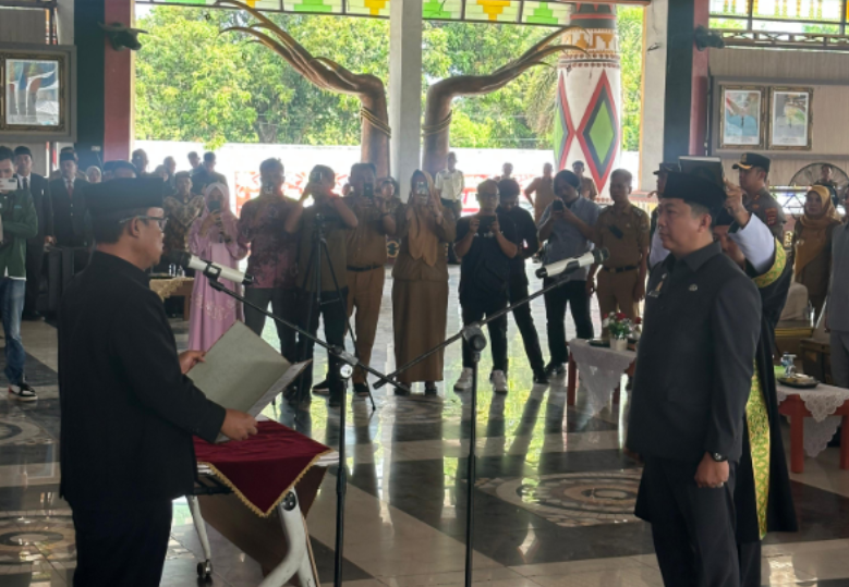 Bupati Ardito Wijaya Lantik Sekda Lamteng Welly Adiwantra, Komitmen Tingkatkan Kinerja Pemerintahan