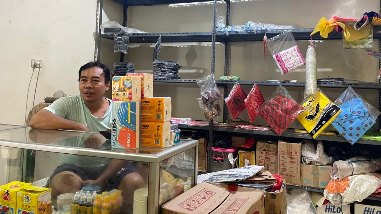 Harga Plastik di Kota Metro Melonjak Hampir Dua Kali Lipat, UMKM Tertekan