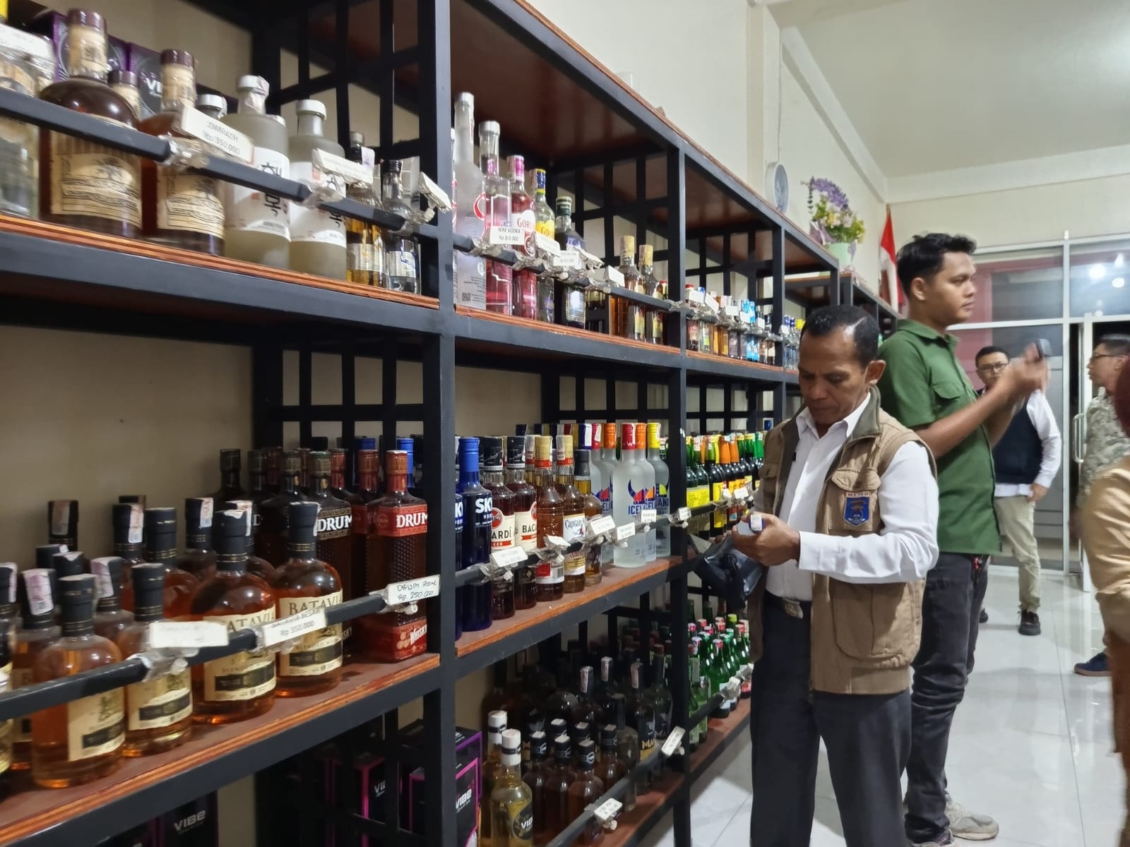 Penjual Miras Diimbau Periksa KTP, Polres Metro Perketat Pengawasan