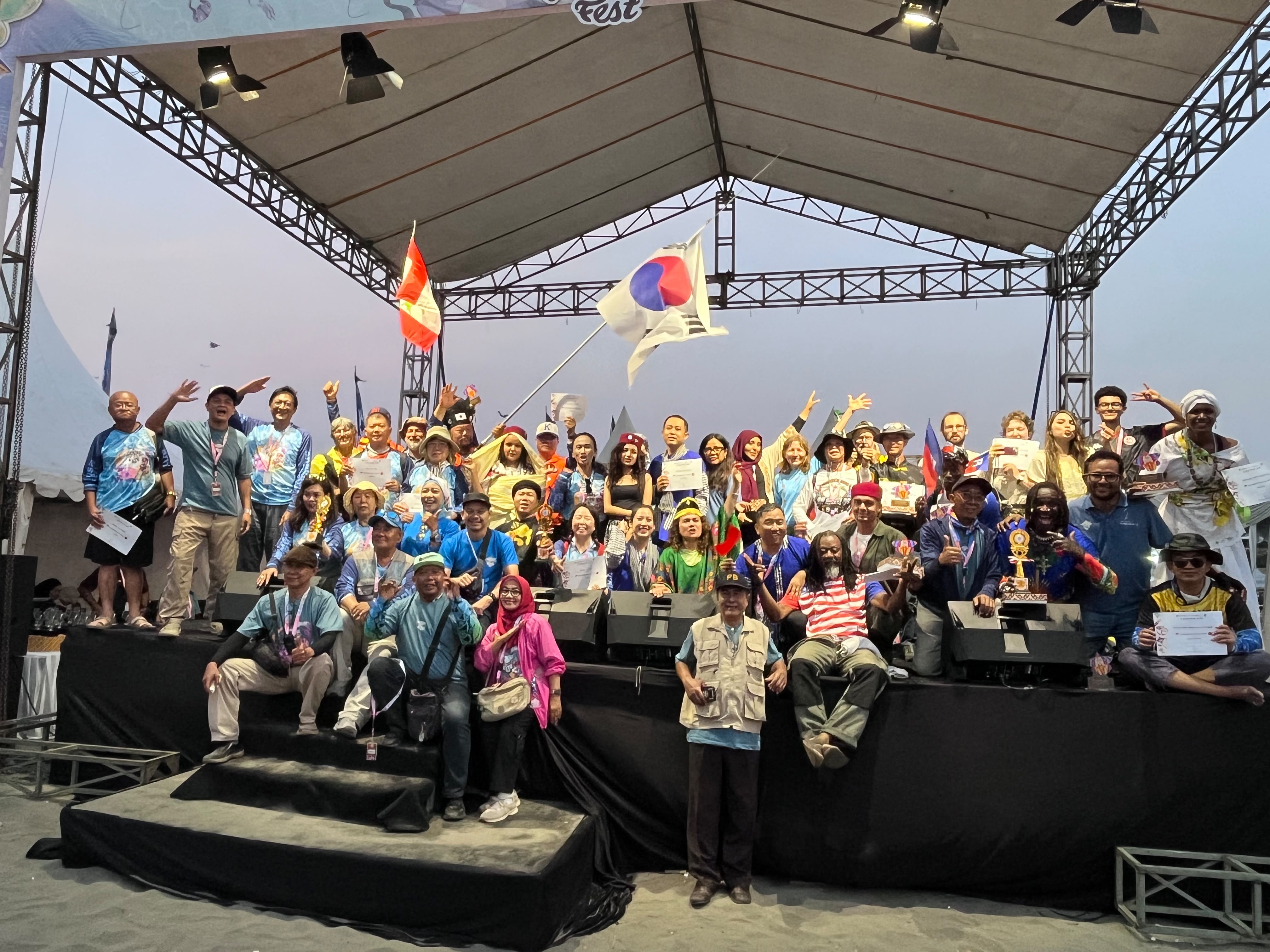 JIKF 2026 Resmi Ditutup, Delegasi 17 Negara Meriahkan Pantai Parangkusumo
