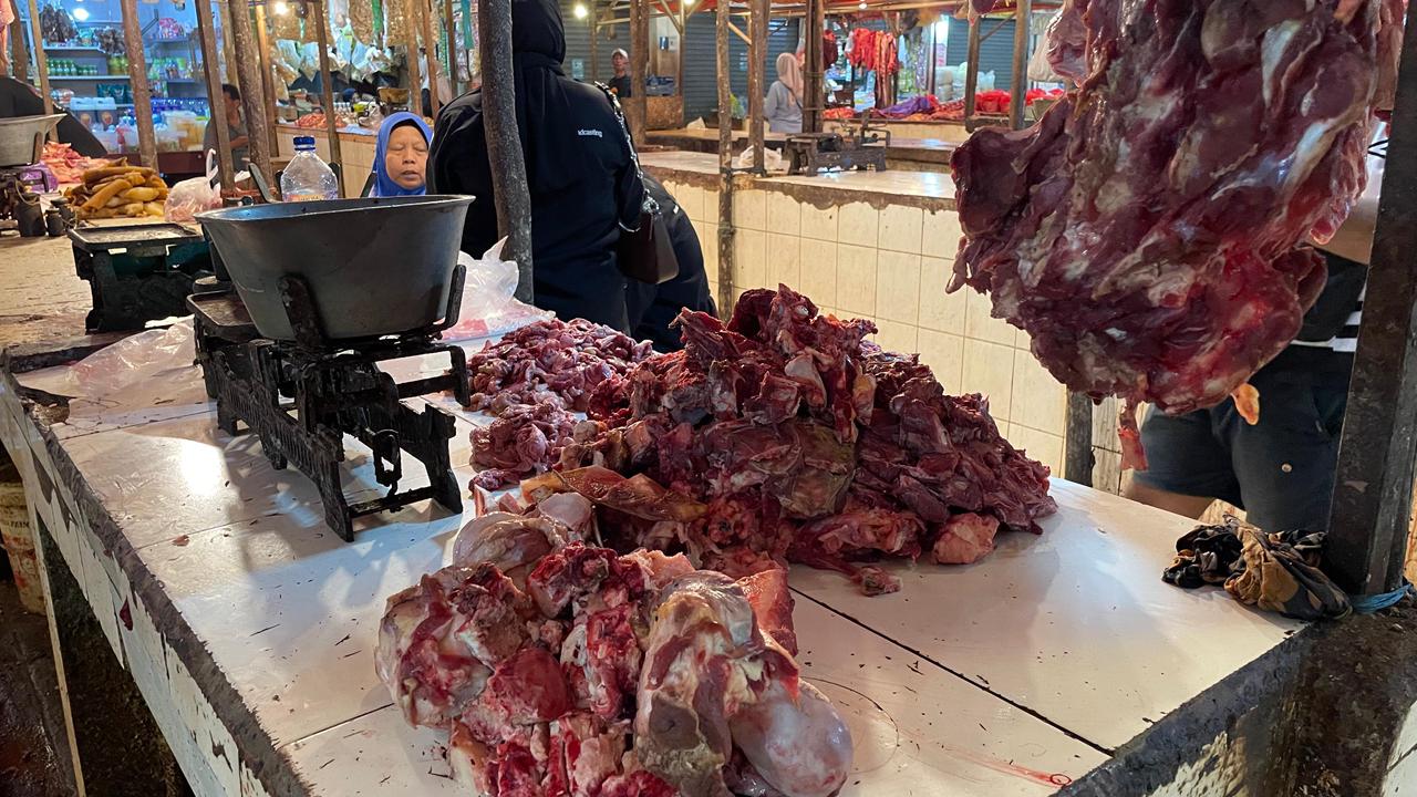 Harga Daging Sapi Melonjak, Pedagang di Metro Keluhkan Sepinya Pembeli