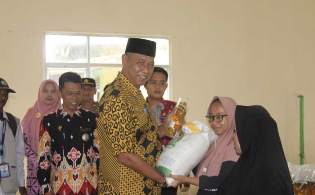 Pemkot Metro dan Bulog Divre Lamteng Salurkan 20,66 Ton Beras CPP 