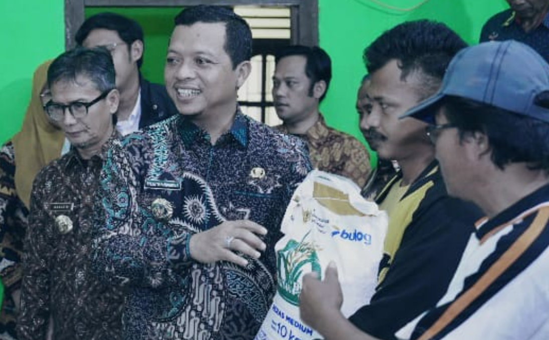  Bupati Pringsewu Tinjau Penyaluran Bantuan Beras, Sasar Warga Miskin dan Rawan Pangan