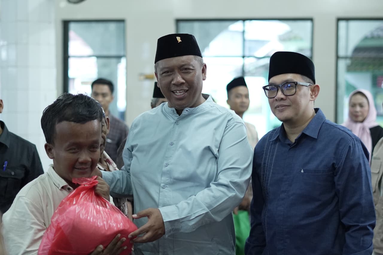 Plt. Bupati Lampung Tengah Gelar Safari Ramadan dan Bagikan Takjil untuk Warga