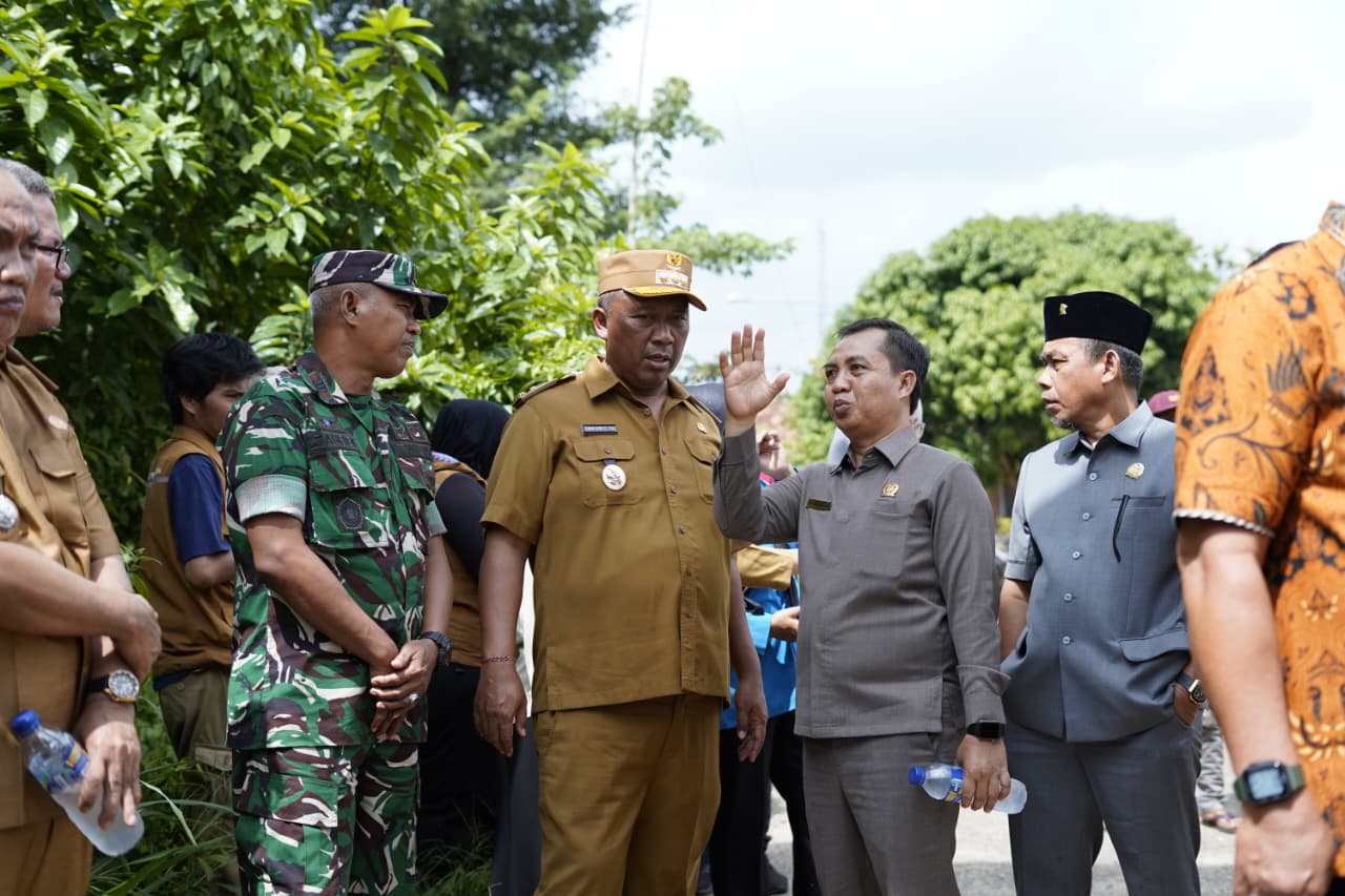 Plt Bupati Lampung Tengah Tinjau Jembatan Roboh di Way Pengubuan, Pastikan Penanganan Cepat
